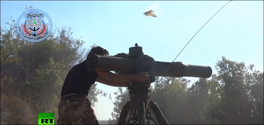 Βίντεο σοκ – Σύρος αντάρτης ανατινάζει ρωσικό ελικόπτερο