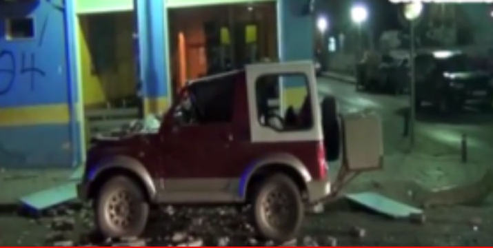 Κατέρρευσε πρόσοψη κτιρίου στα Γρεβενά – ΒΙΝΤΕΟ