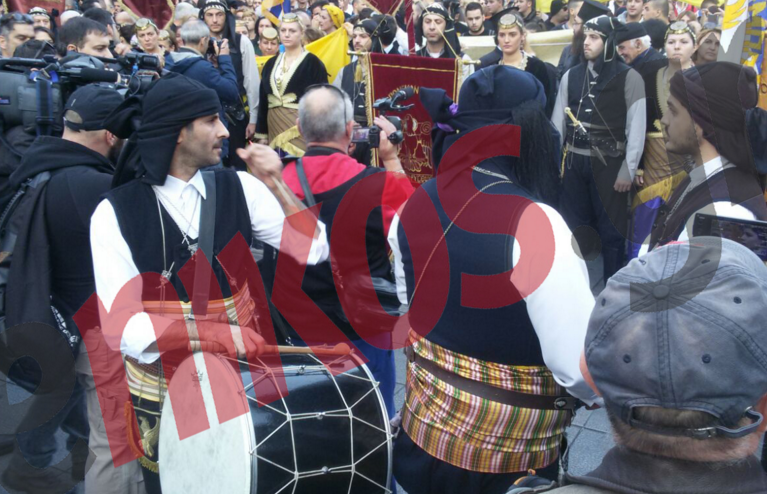 Με τύμπανα οι Πόντιοι στο Σύνταγμα – ΦΩΤΟ – ΤΩΡΑ