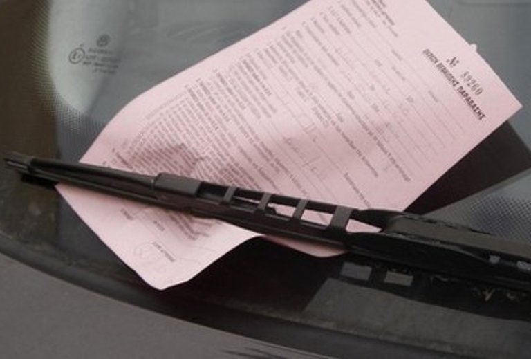 Τροχονόμος έκοψε κλήση στη… σύζυγό του