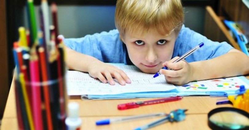 Ανακάλυψε αν το παιδί είναι αριστερόχειρας πριν καν γράψει