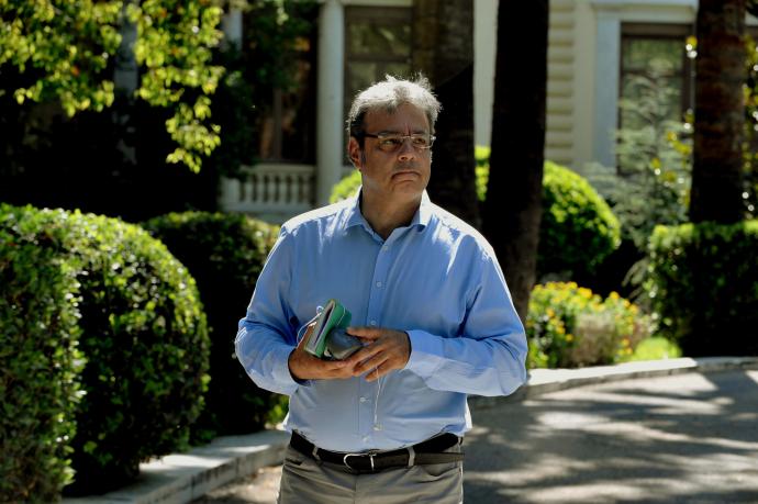 Βερναρδάκης: Καμία μείωση μισθών στο δημόσιο