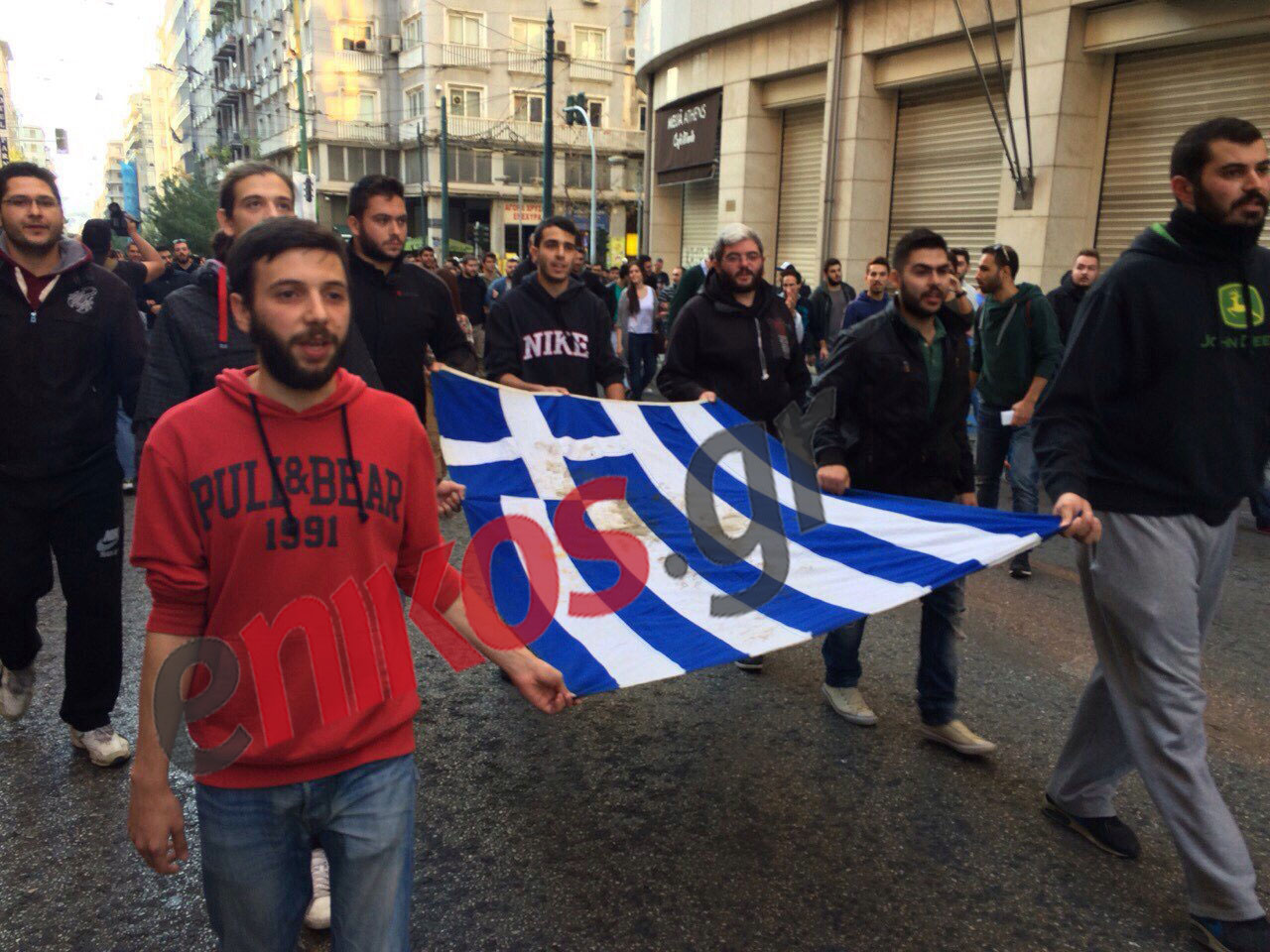 H σημαία του Πολυτεχνείου – ΤΩΡΑ – ΦΩΤΟ