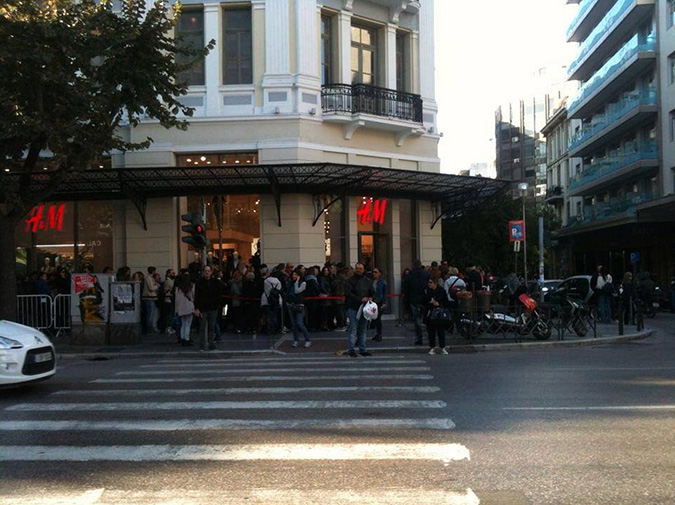 Ουρές σε γνωστό κατάστημα για ένα σακάκι επώνυμου οίκου – ΒΙΝΤΕΟ