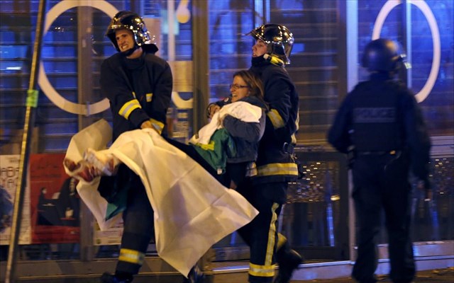 Εικόνες φρίκης από τις επιθέσεις τρομοκρατών στο Παρίσι – ΦΩΤΟ – ΒΙΝΤΕΟ