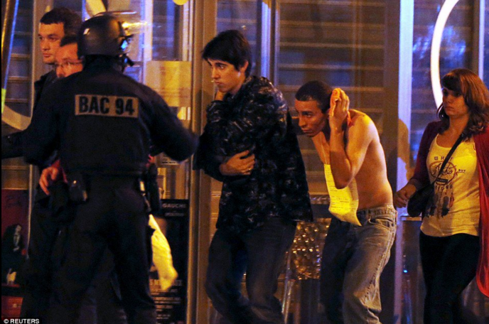 Κόλαση στο συνεδριακό κέντρο Μπατακλάν – “Δεκάδες τα θύματα” αναφέρουν τα γαλλικά μέσα -ΦΩΤΟ