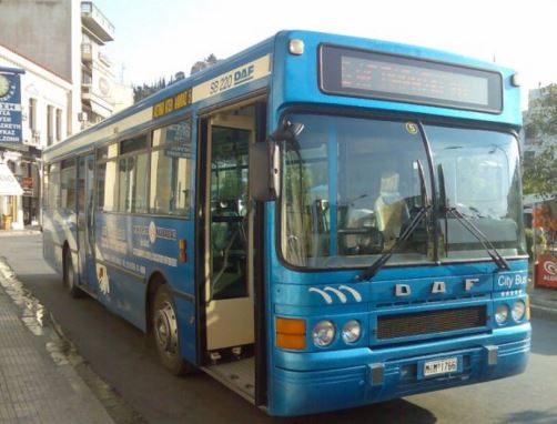 Οδηγός κατέβασε μαθητή από το λεωφορείο επειδή δεν είχε την κάρτα του – ΒΙΝΤΕΟ