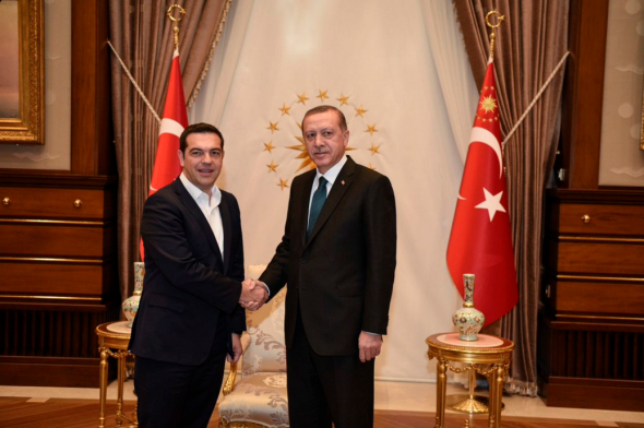 Η γραβάτα που δώρισε ο Ερντογάν στον Τσίπρα και η… Κύπρος