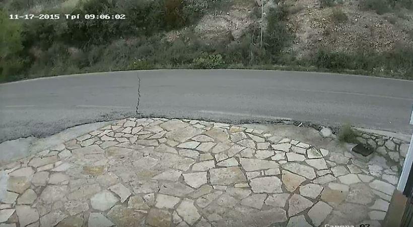 Λευκάδα: Δείτε πώς ένας δρόμος σχίστηκε στα δυο από τον σεισμό – BINTEO