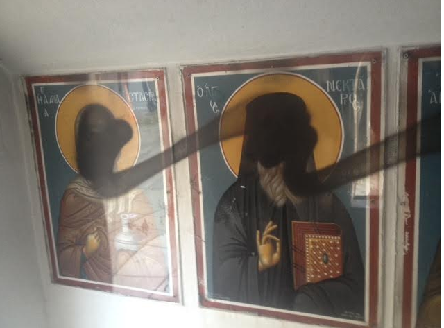 Έβαψαν με μπογιές παρεκκλήσι στη Θεσσαλονίκη – ΦΩΤΟ