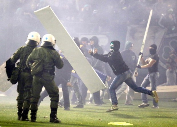 Νέες ΦΩΤΟ από τα επεισόδια στη Λεωφόρο – ΤΩΡΑ