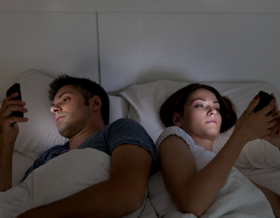 Tι είναι το “bedtime mode” στα κινητά που συστήνουν οι ειδικοί