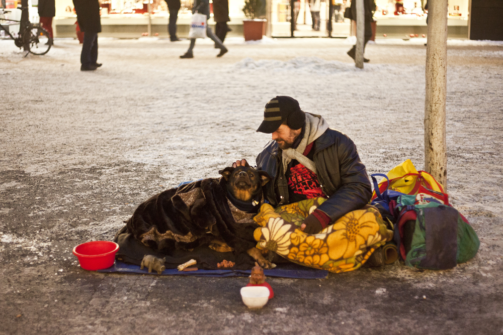 Πρόσφυγας από τη Συρία μαγειρεύει για Γερμανούς άστεγους – ΦΩΤΟ