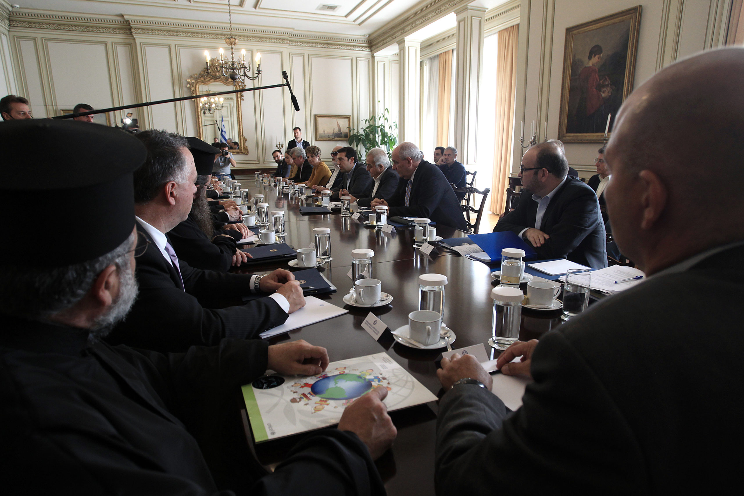 Αυτά συζητήθηκαν στην ευρεία σύσκεψη για το προσφυγικο