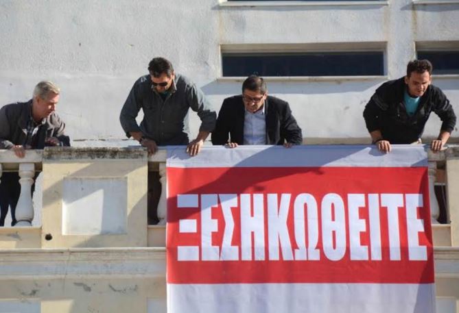 Aυτός είναι ο δήμαρχος που έκανε κατάληψη στο …δημαρχείο του – ΦΩΤΟ