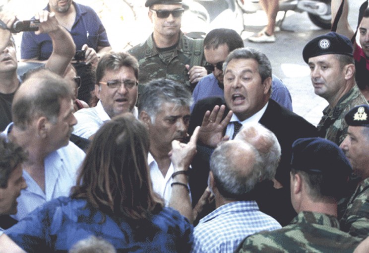 Αστυνομικός μηνύει τον Καμμένο