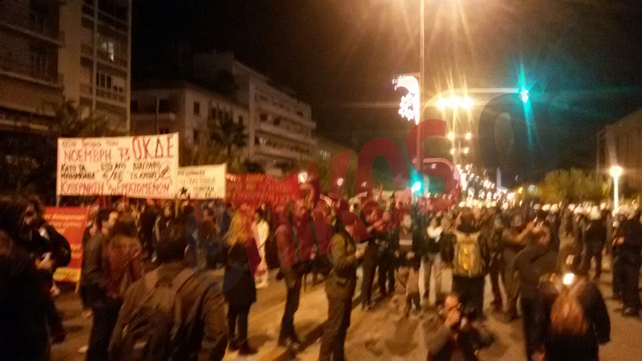 Η πορεία του Πολυτεχνείου έξω από την αμερικανική πρεσβεία – ΤΩΡΑ – ΦΩΤΟ