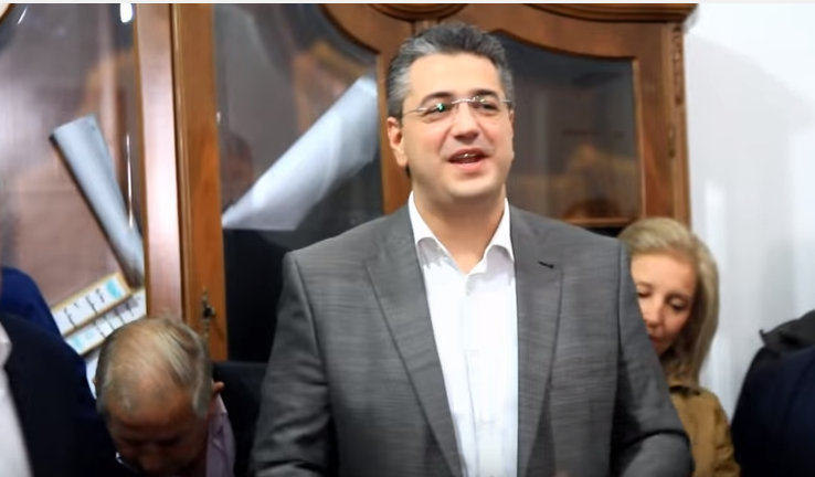 Το απρόοπτο στη συγκέντρωση του Τζιτζικώστα – ΒΙΝΤΕΟ