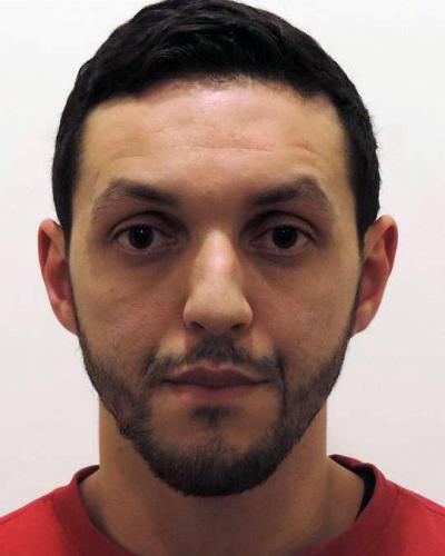 Ένταλμα σύλληψης για 30χρονο που φέρεται να συνδέεται με τις επιθέσεις στο Παρίσι – ΦΩΤΟ