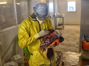 Βρέφος θεραπεύτηκε από τον Έμπολα στη Γουινέα