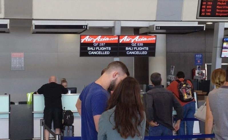 Έκρηξη ηφαιστείου “έκλεισε” το αεροδρόμιο του Μπαλί – ΒΙΝΤΕΟ