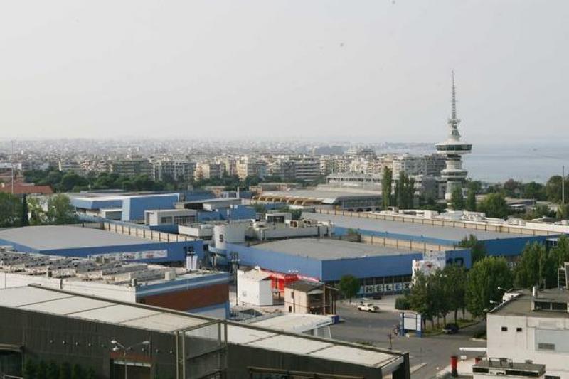 Μολότοφ τα ξημερώματα στο κτίριο διοίκησης της ΔΕΘ