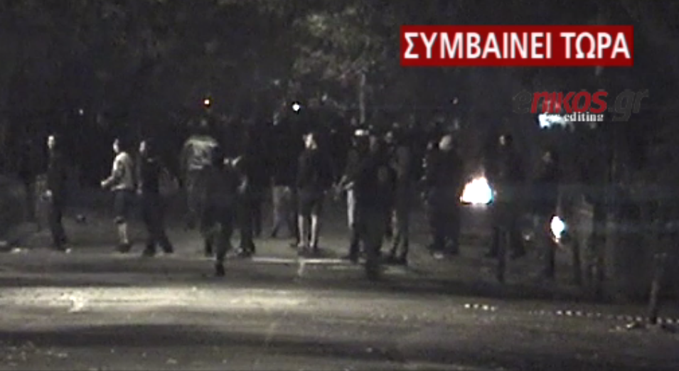 Μολότοφ και πετροπόλεμος στα Εξάρχεια – ΒΙΝΤΕΟ