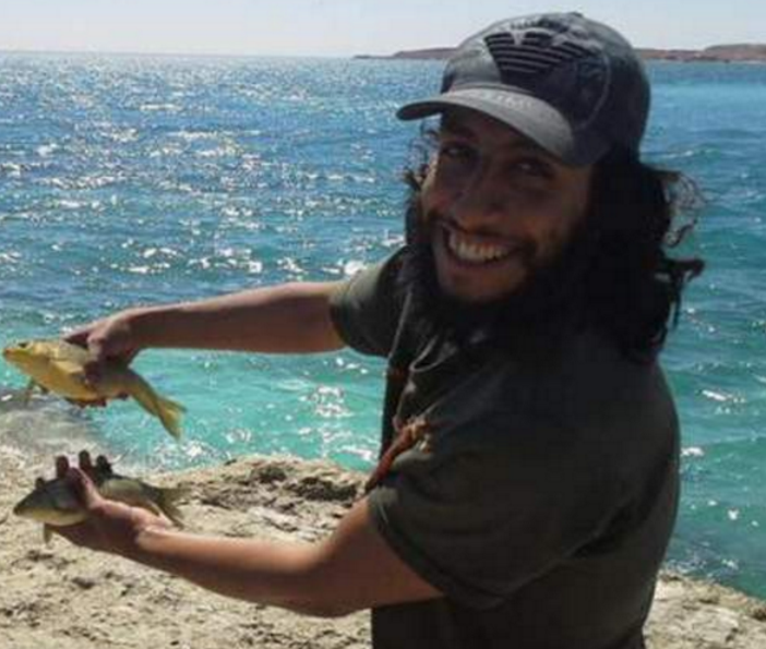 Αυτός είναι ο χαμογελαστός δολοφόνος που μάτωσε το Παρίσι – ΦΩΤΟ