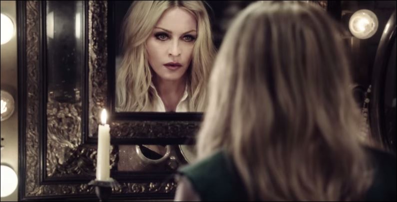 Η Μαντόνα δακρύζει στη σκηνή για τα θύματα της Γαλλίας – ΒΙΝΤΕΟ