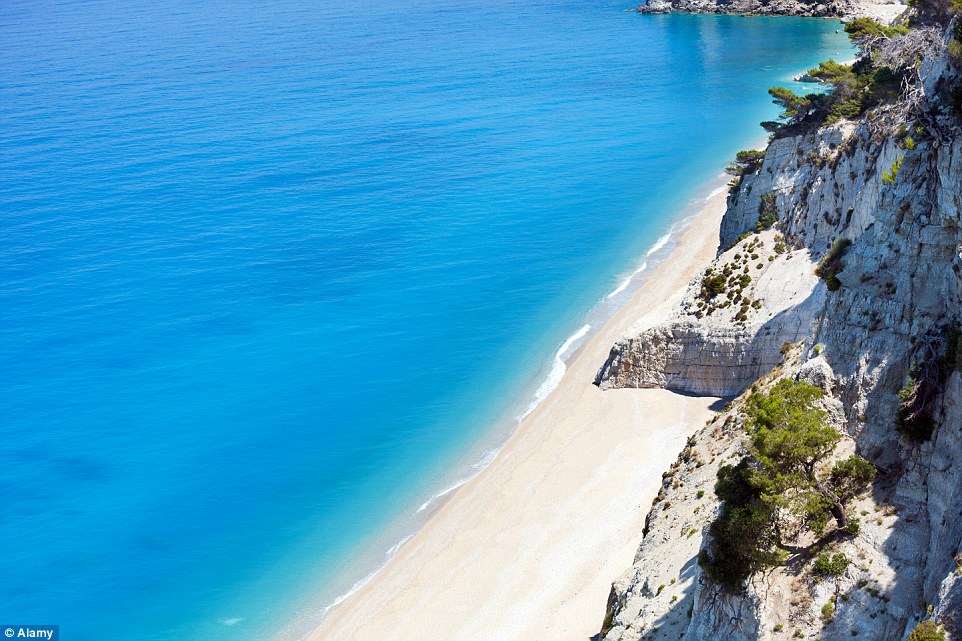 Τα απομεινάρια της ωραιότερης παραλίας της Λευκάδας – ΒΙΝΤΕΟ