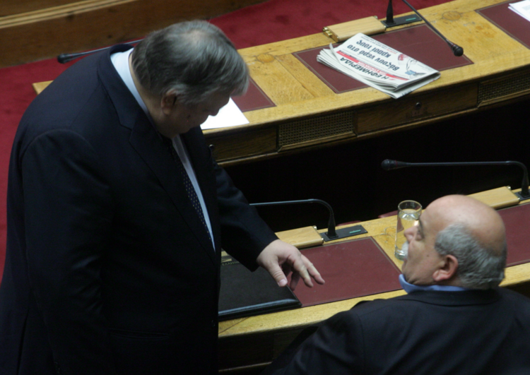 Τετ α τετ Βούτση – Βενιζέλου στη Βουλή – ΦΩΤΟ