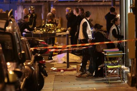 FBI και γαλλικές αρχές αναζητούν πληροφορίες για τις επιθέσεις