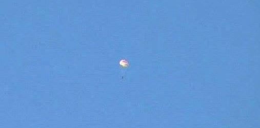 Η στιγμή που οι πιλότοι πέφτουν με τα αλεξίπτωτα μετά από την κατάρριψη – ΒΙΝΤΕΟ