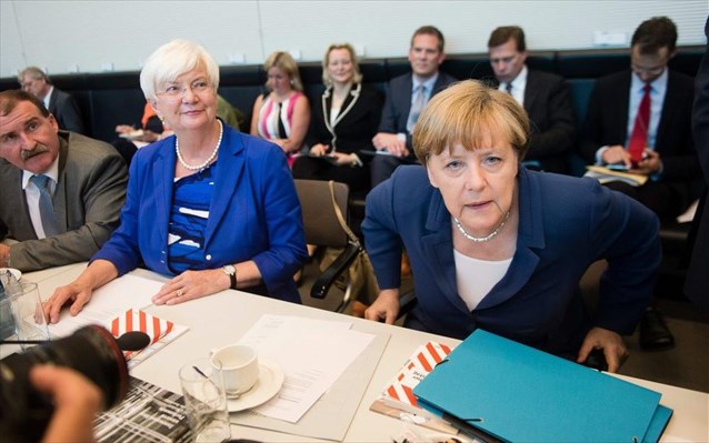 Πιέσεις στην Μέρκελ από το πολιτικό της στρατόπεδο για το προσφυγικό