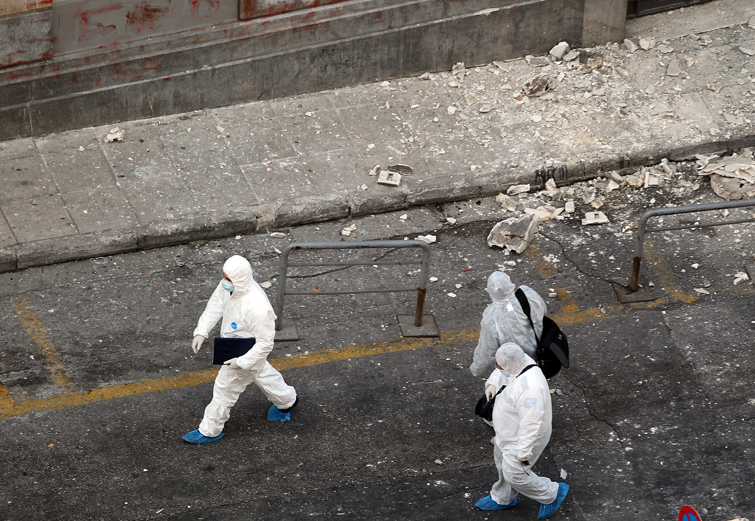 “Χτενίζουν” το σημείο της έκρηξης οι Αρχές – Νέες ΦΩΤΟ