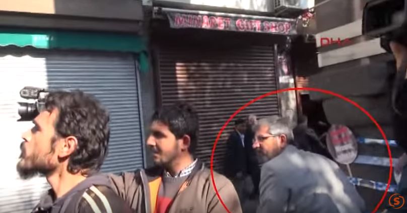 Τον εκτέλεσαν την ώρα που έκανε δηλώσεις σε δημοσιογράφους – ΒΙΝΤΕΟ