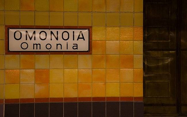 Άνδρας έπεσε στις γραμμές του ηλεκτρικού στην Ομόνοια