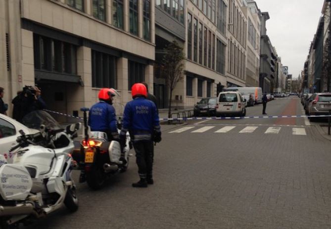 Π. Σπίγκελ: Ομάδα εξουδετέρωσης εκρηκτικών μηχανισμών κοντά στα κτίρια της Κομισιόν – ΦΩΤΟ