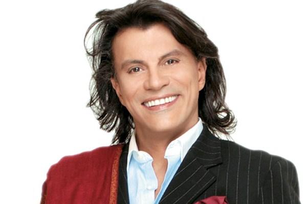 Η υπουργός – φίλη του Ψινάκη που φωτογραφήθηκαν αγκαλιά – ΦΩΤΟ