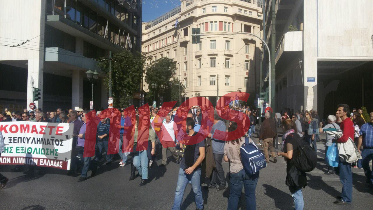 Έφτασε στη Βουλή η πορεία της ΓΣΕΕ ΑΔΕΔΥ – ΦΩΤΟ