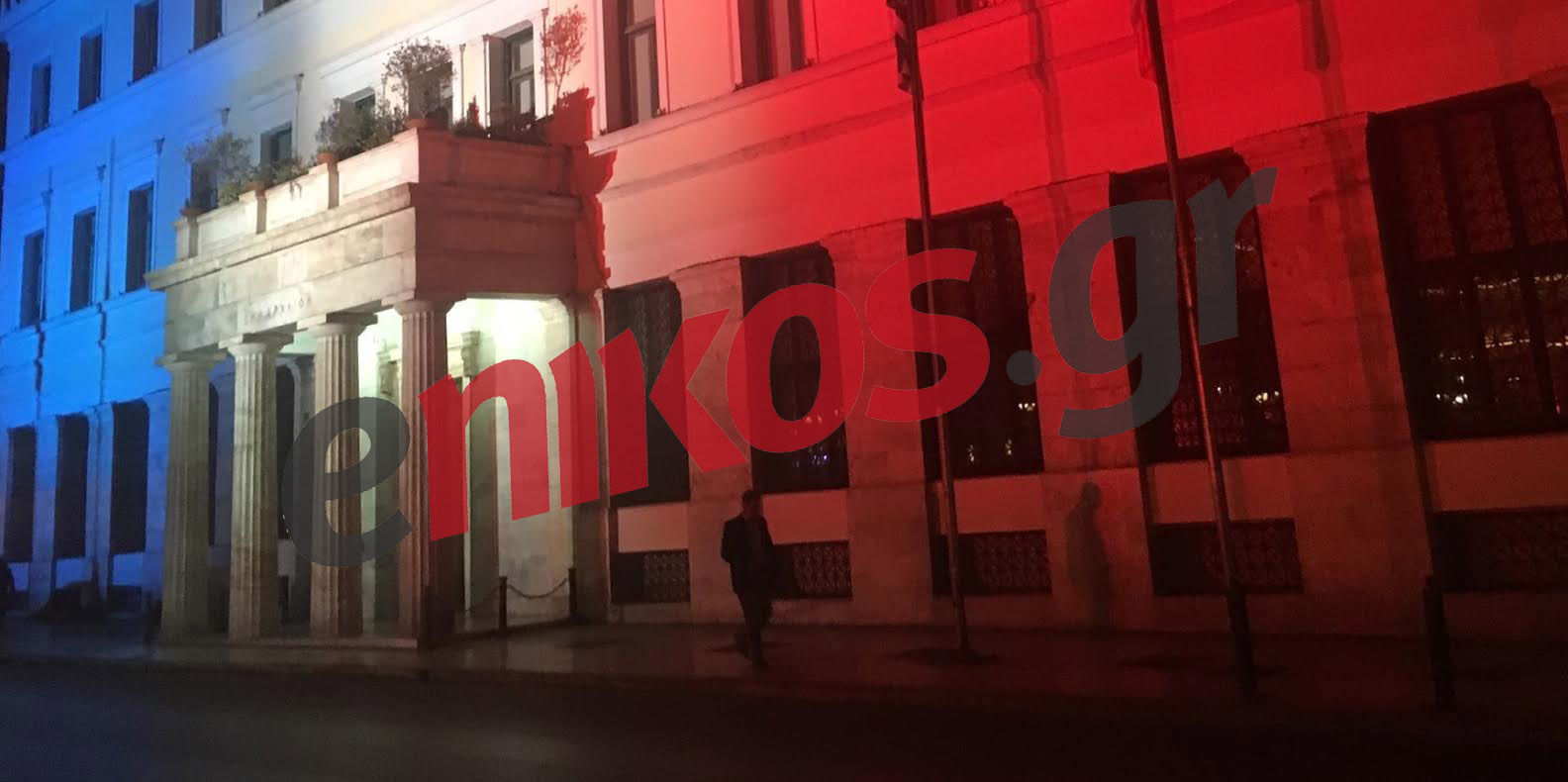 Στα χρώματα της Γαλλίας το δημαρχείο της Αθήνας