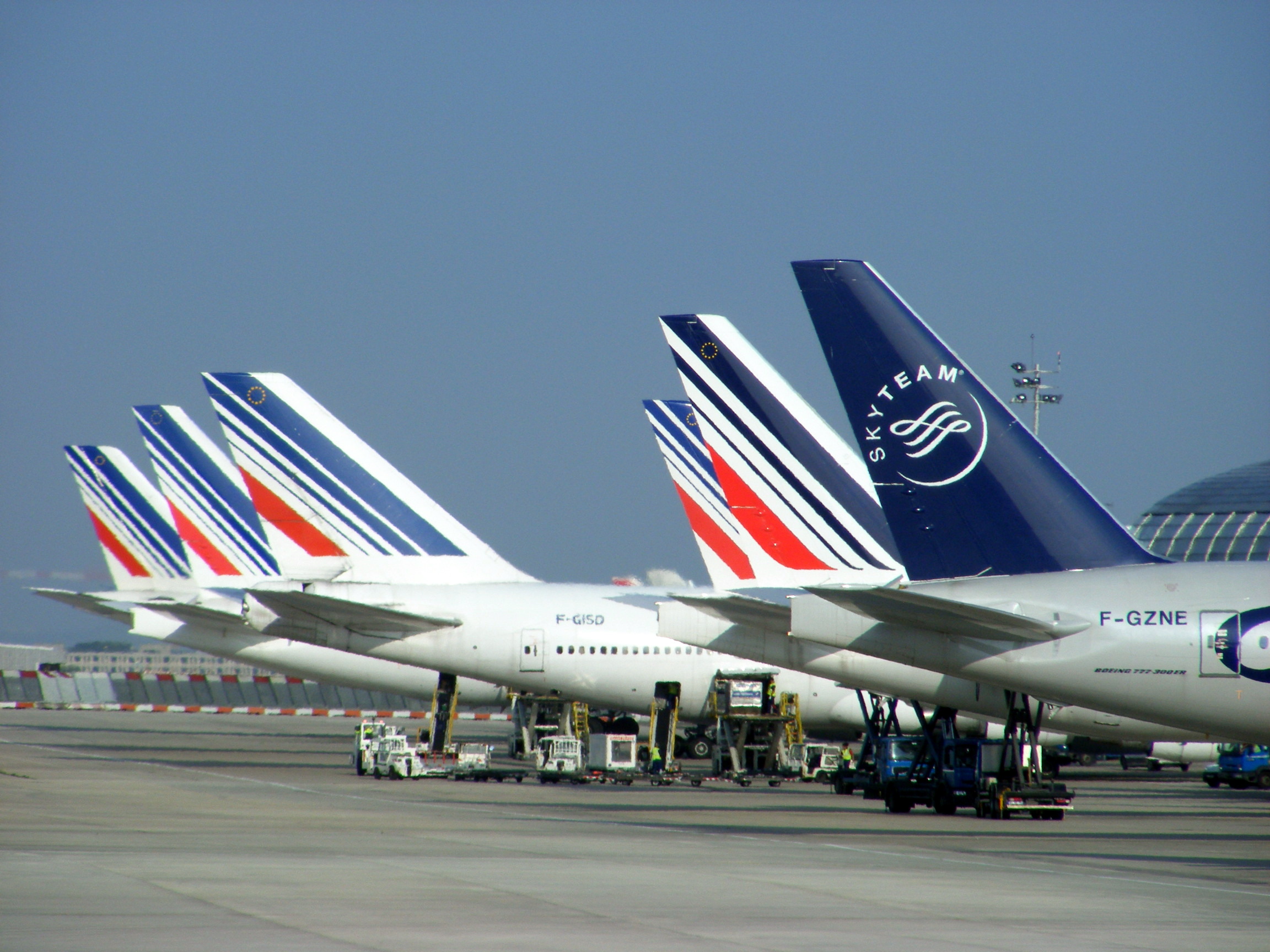 Σημαντική μείωση στις αεροπορικές κρατήσεις για Παρίσι