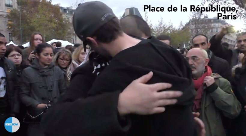 “Είμαι μουσουλμάνος. Με εμπιστεύεστε; Αγκαλιάστε με” – ΣΥΓΚΛΟΝΙΣΤΙΚΟ ΒΙΝΤΕΟ