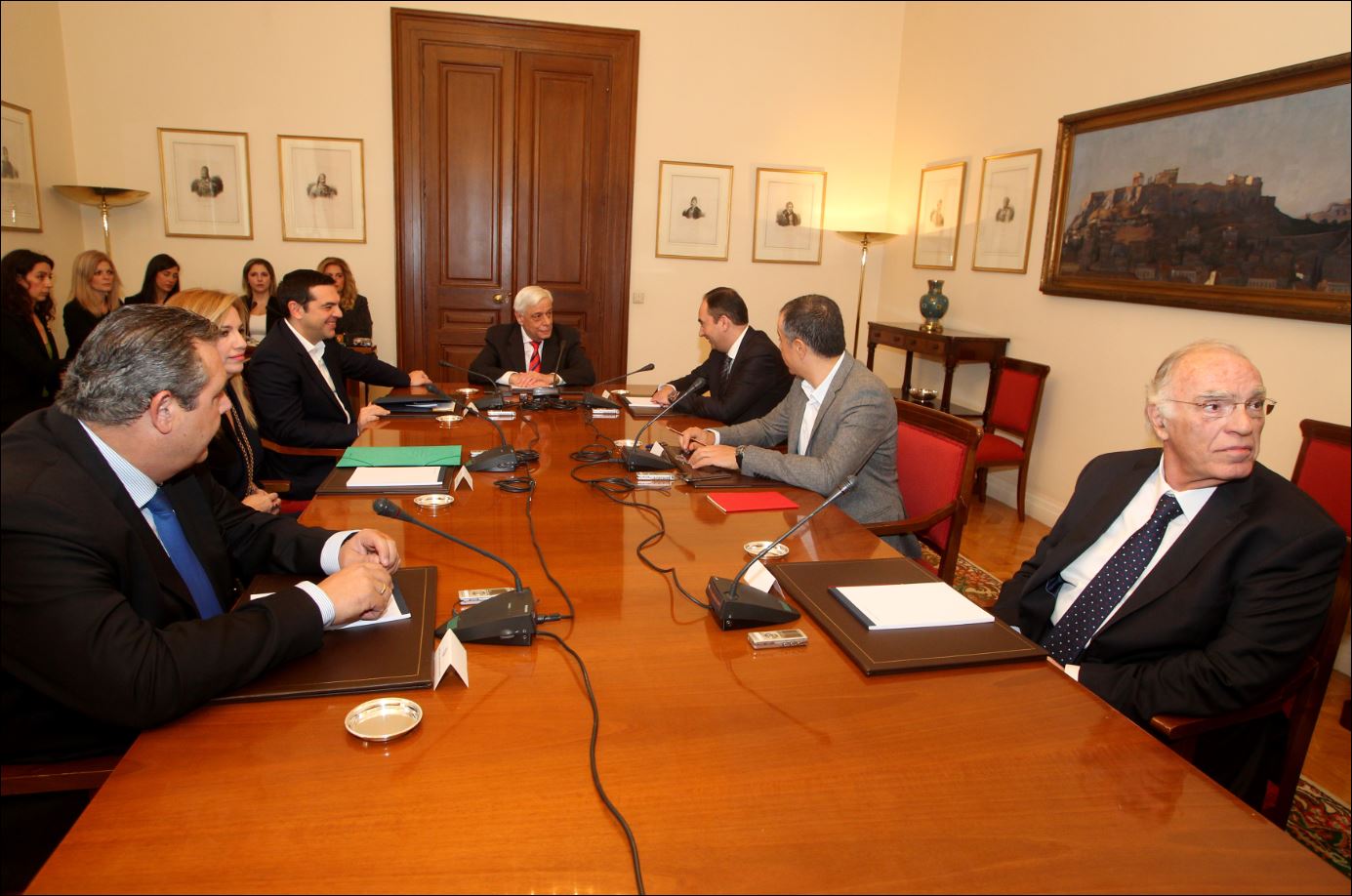 Σε εξέλιξη το συμβούλιο αρχηγών – Τα πρώτα «όχι»