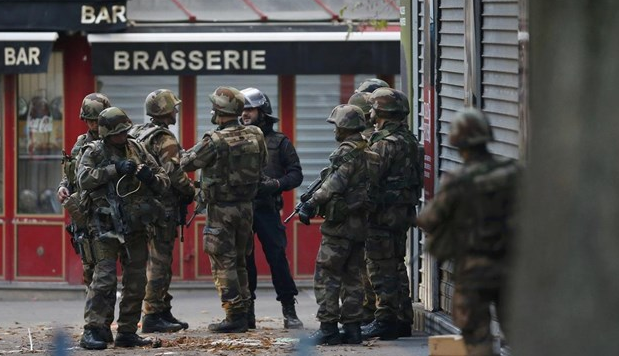 Έκκληση της γαλλικής αστυνομίας στους πολίτες – “Μην πλησιάζετε τα παράθυρα”