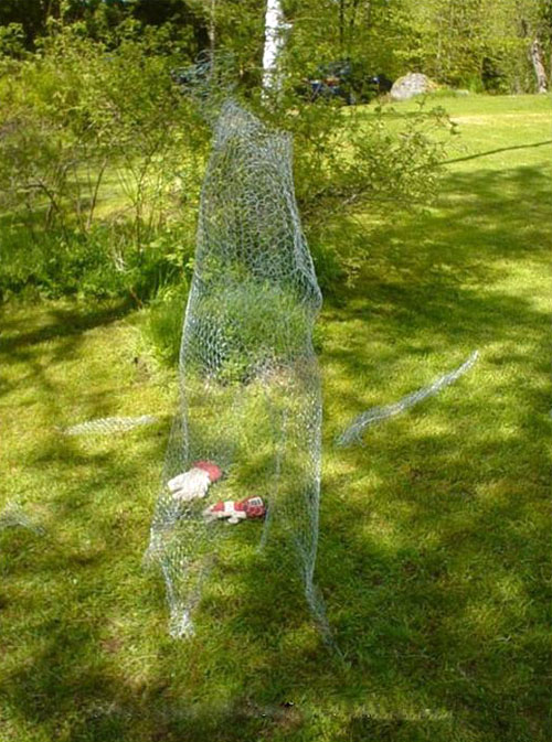 Perierga.gr - Φάντασμα από συρματόπλεγμα