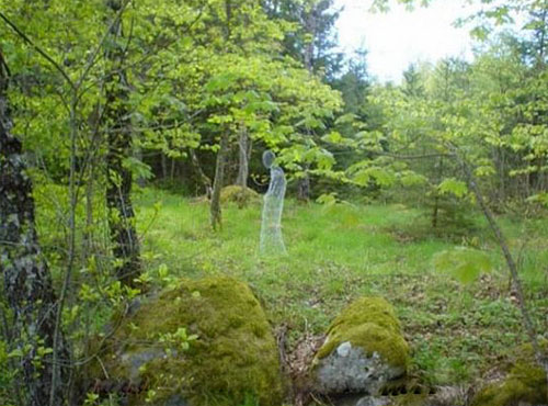 Perierga.gr - Φάντασμα από συρματόπλεγμα