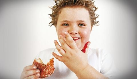 Παιδική παχυσαρκία- Δείτε πώς ξεκινά από πολύ νωρίς