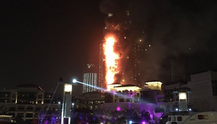 Κατά 90% έχει τεθεί υπό έλεγχο η φωτιά στο Ντουμπάι λένε τα αραβικά μέσα