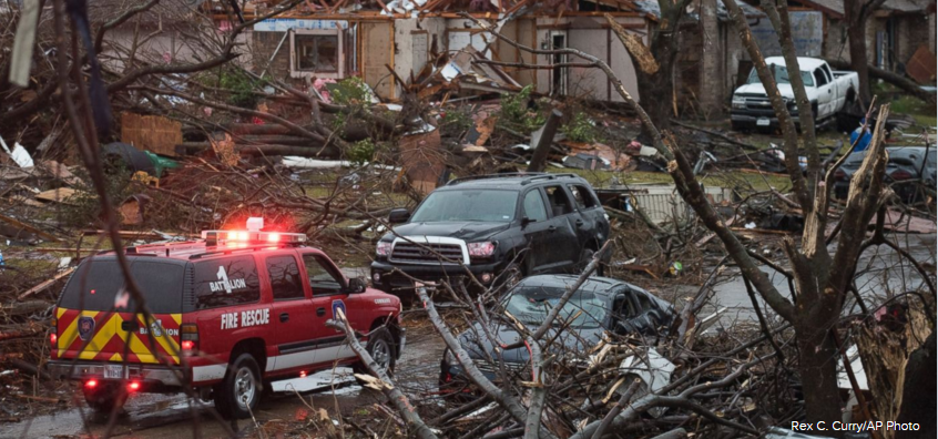 Τουλάχιστον 41 νεκροί από τους φονικούς ανεμοστρόβιλους στις ΗΠΑ – ΦΩΤΟ